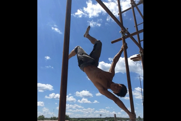 Young acrobatic construction worker goes viral