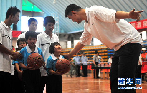 “難說再見！”：姚明NBA生涯全回顧