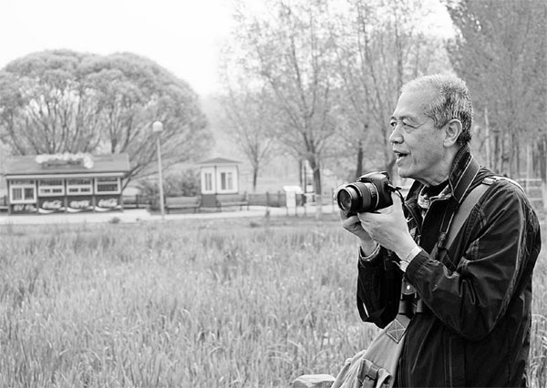 A Chinese birdman in Beijing