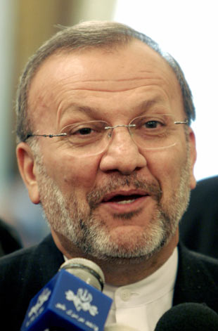 Iranian Foreign Minister Manouchehr Mottaki speaks to journalists in Tehran June 1, 2006. REUTERS/Raheb Homavandi 