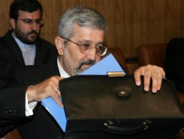 Iran's ambassador to the IAEA Aliasghar Soltaniyeh pulls some papers out of his briefcase at the beginning of a board of governors meeting in Vienna's U.N. headquarters, June 12, 2006. [Reuters]