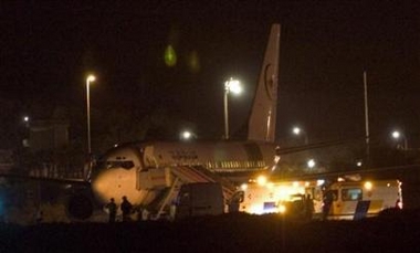 Spanish security forces surround a hijacked Air Mauritania Boeing 737 passenger plane after it landed at Gando airport in Las Palmas on the island of Gran Canaria in Spain's Canary Islands February 15, 2007. (Borja Suarez/Reuters) 