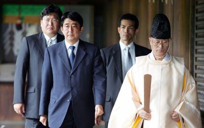 Abe made secret shrine visit - media