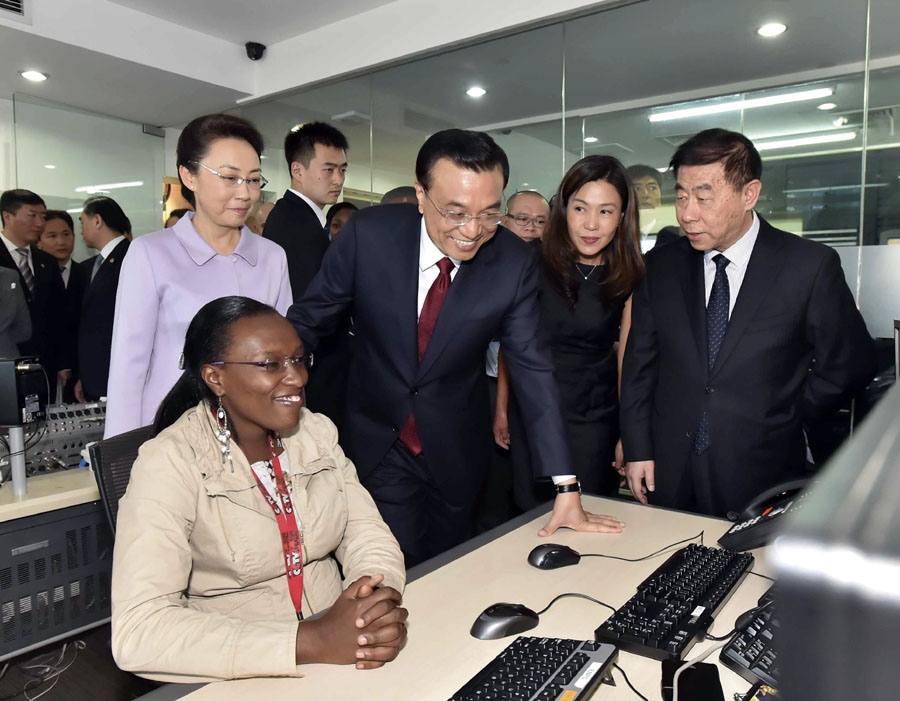 Chinese premier visits African branch of CCTV in Kenya