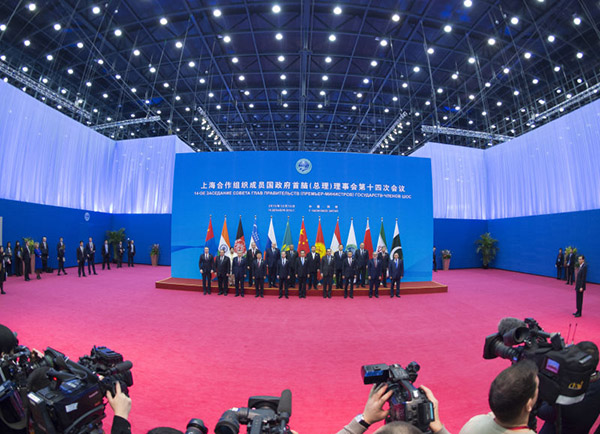 Leaders pose for group photo at SCO meeting