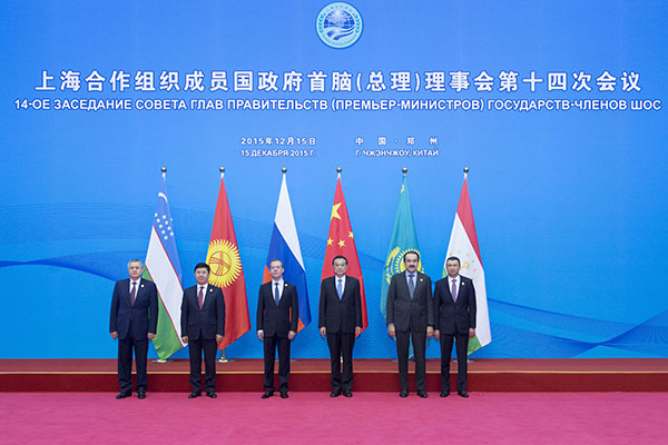 Premier greets SCO leaders ahead of meeting