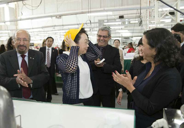 Premier Li's wife visits Brazilian social factory