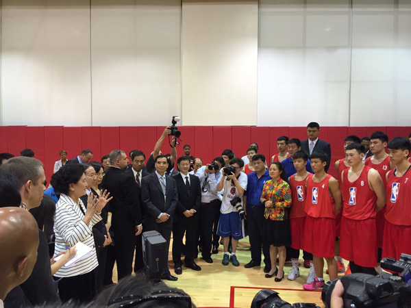 Liu meets Tsinghua Youth team in Houston