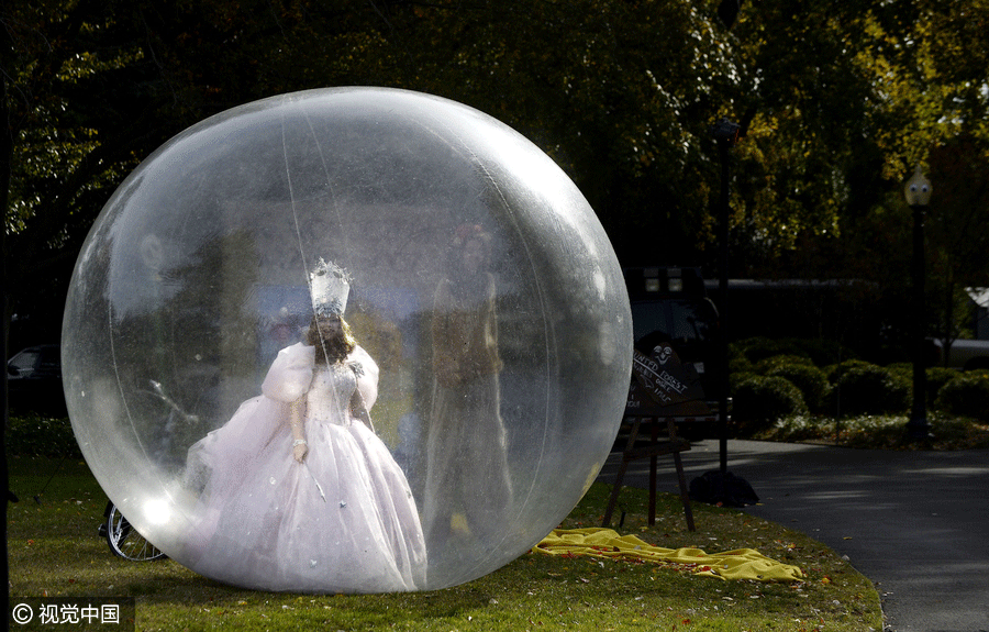 Obamas host White House Halloween for children