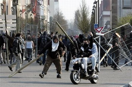 French police detain 300 in anti-NATO protests