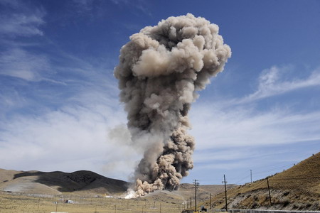 US tests rocket motor to replace space shuttles