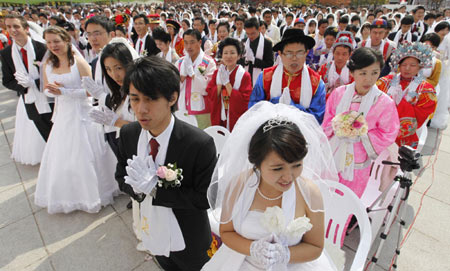 Tens of thousands take part in mass wedding