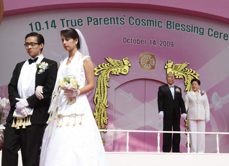 Tens of thousands take part in mass wedding