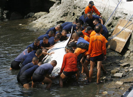 Dead whale shark found in Manila