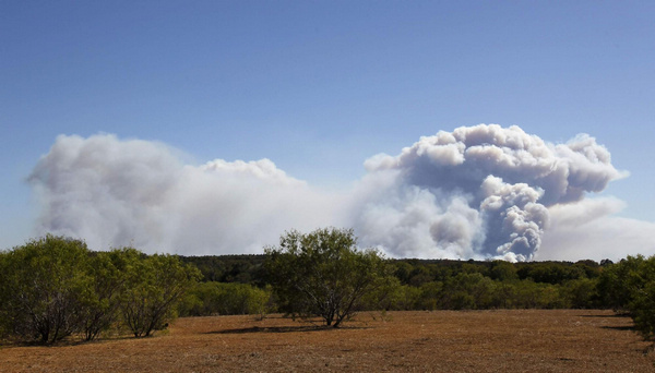 2 dead in Texas wildfires, homes destroyed