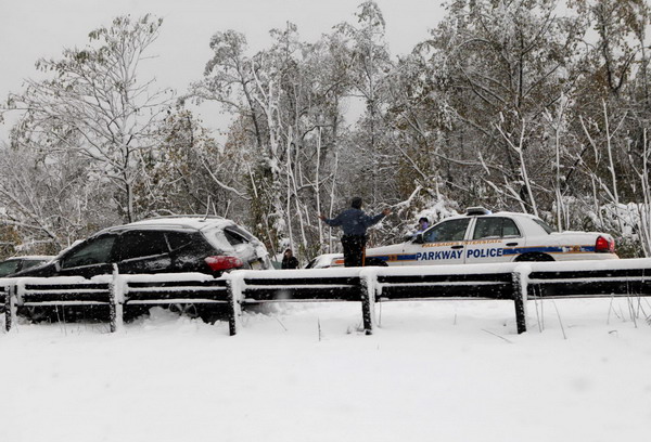 Rare Oct snowstorm batters Northeast