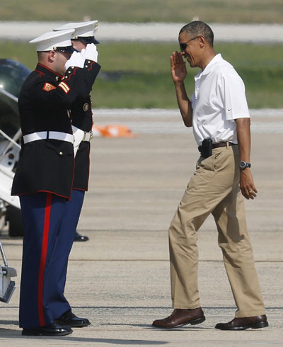 Obama spends his 51st birthday on the golf course