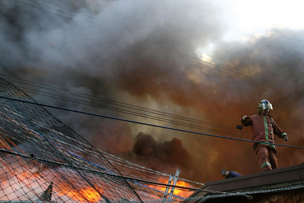 400 houses razed in Philippines fire