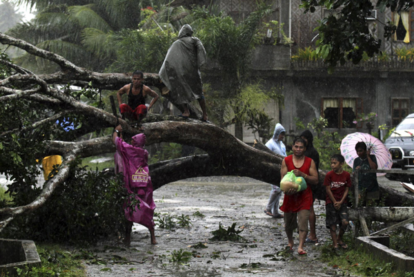 Typhoon Bopha kills 129 in the Philippines