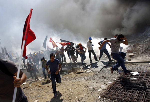 Turkey police storm protest square in new clashes