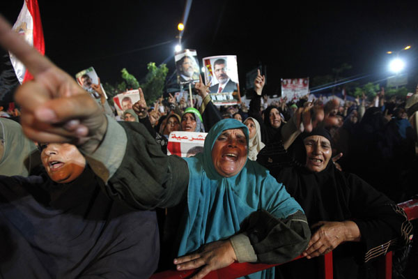 Egyptian forces kill dozens of supporters of Morsi