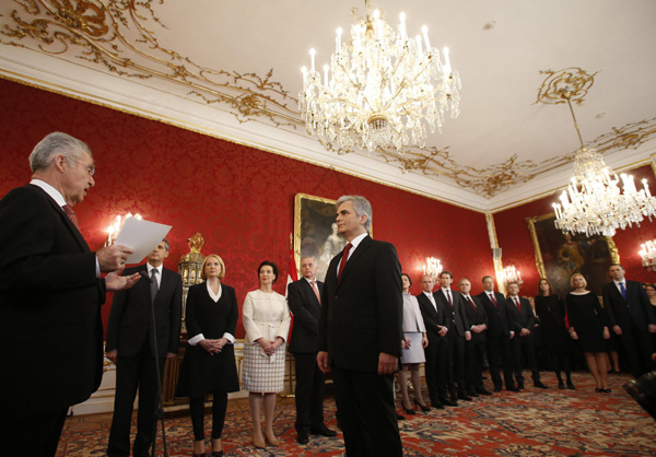 Austria's new government sworn in