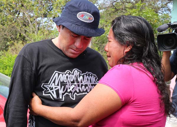 Shipwreck survivor meets dead mate's kin