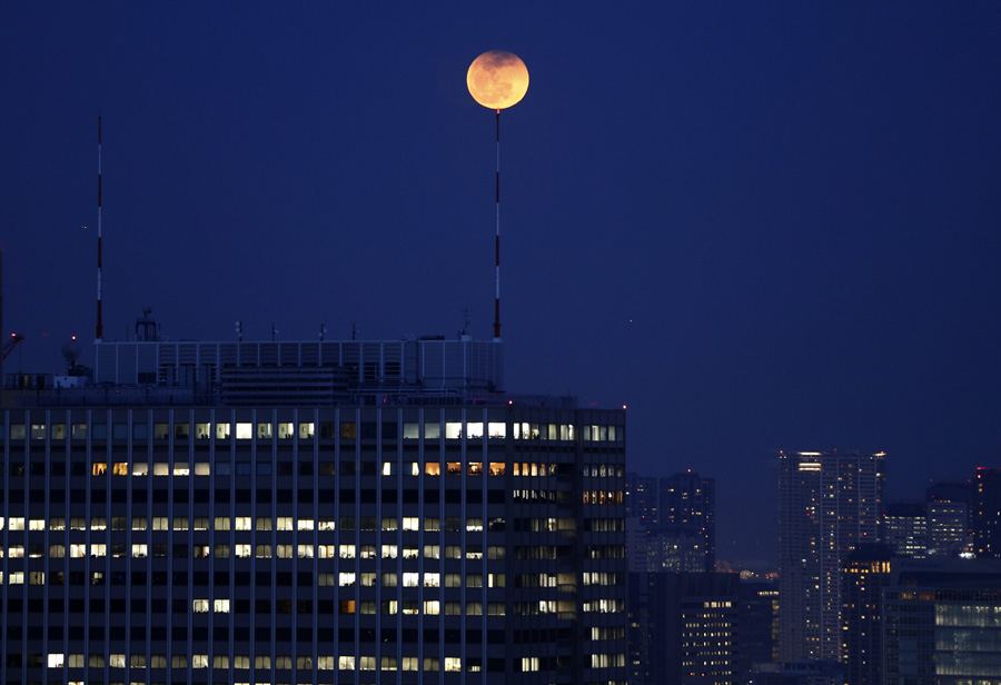 Sky-watchers see 'blood moon' in total lunar eclipse