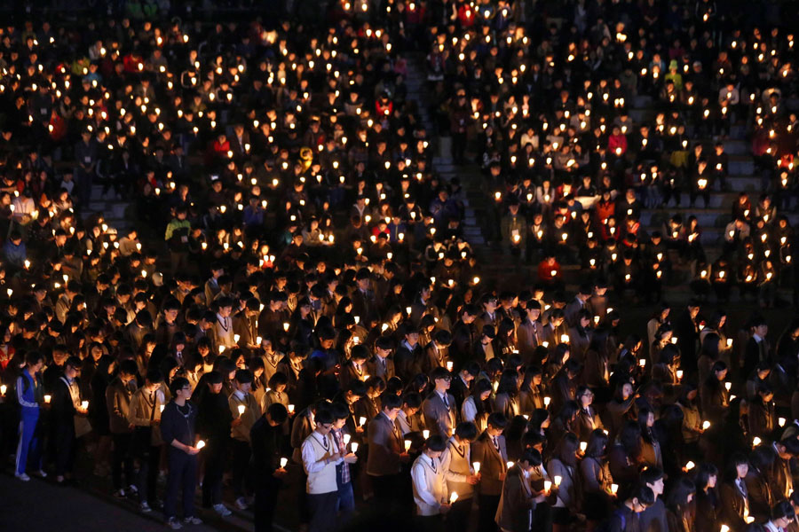 65 dead, 237 missing in S. Korean ferry sinking accident