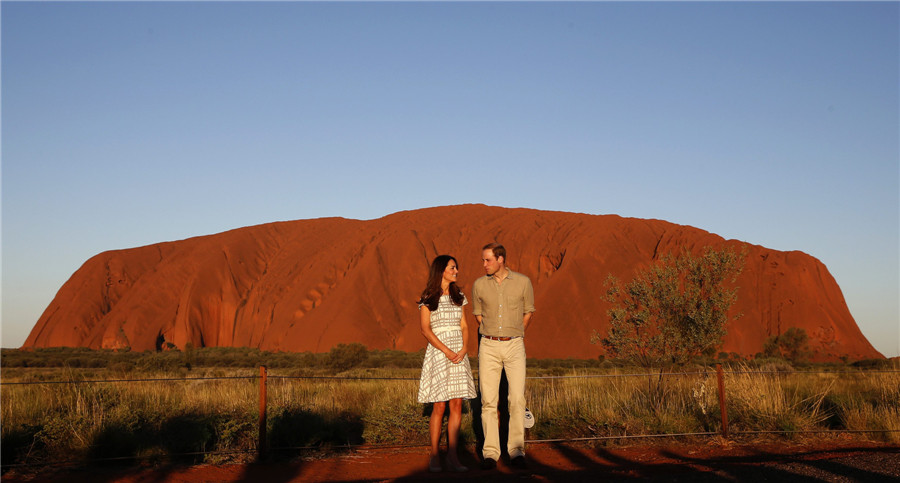 Prince William, Kate visit Ayers Rock