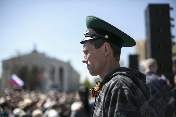 Pro-Russian protesters occupy TV building in eastern Ukraine