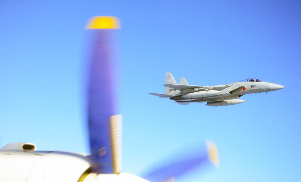 Japanese F-15 tails Chinese jet at close distance