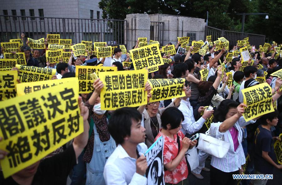 Japanese protest against Abe on SDF