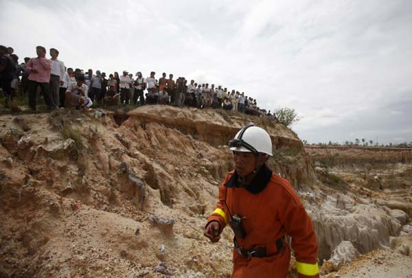 Cambodian military helicopter crashes, killing 5