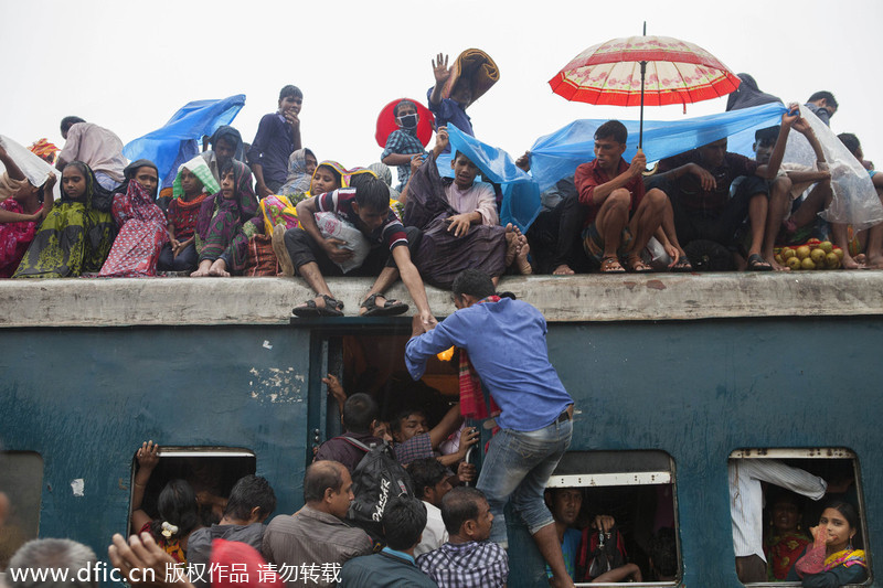 Sea of home-bound humanity after Ramadan ends