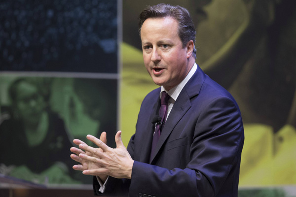 Cameron to apologise to queen over 'purring' comment