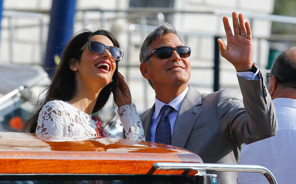 Clooney, wife make newlywed appearance in Venice