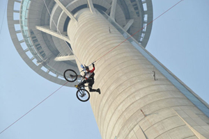 Rope-jumpers pictured leaping into crater