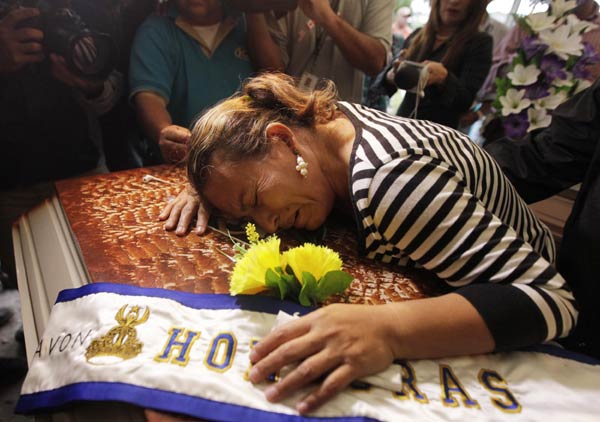 Slain beauty queen, sister buried in Honduras