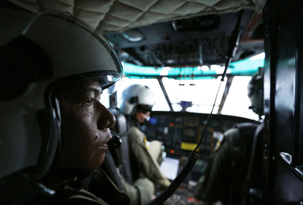 Aircraft tail pinpointed in search for AirAsia wreckage