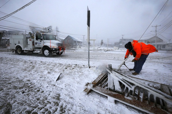 Blizzard braves NE US