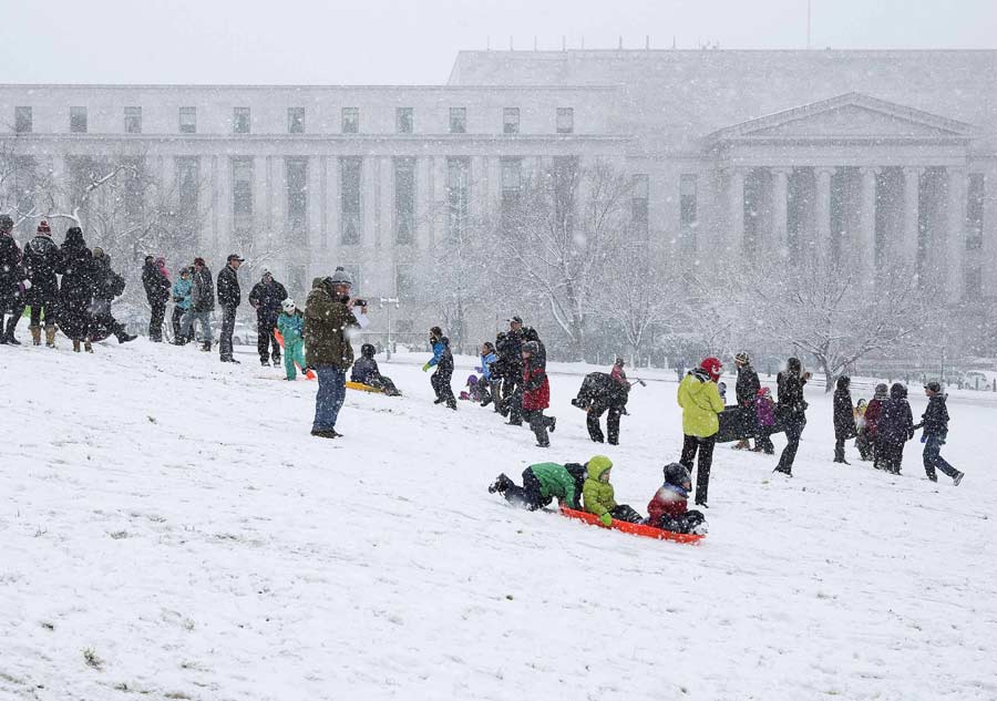 Snowstorm rages in eastern US