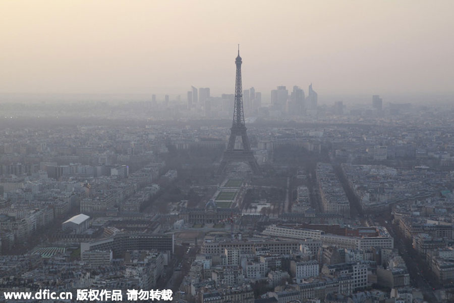 Haze descends on Paris