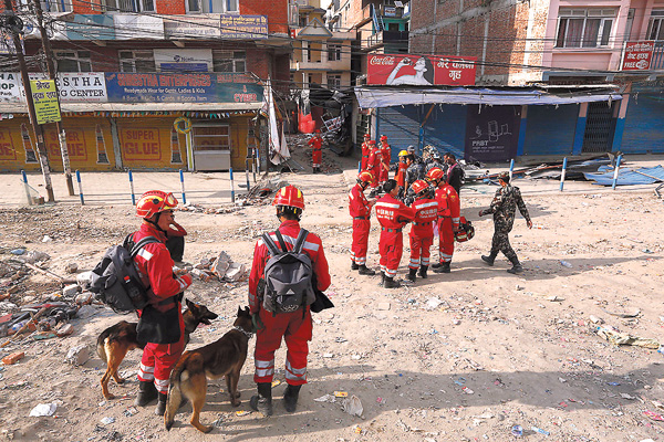 China medical team arrives in Nepal as toll rises