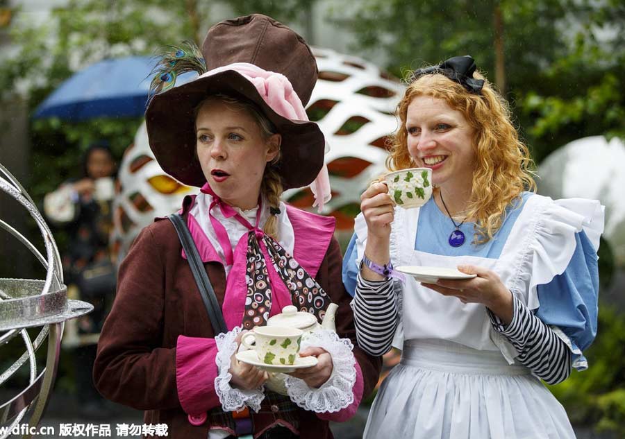 Royal family adds color to Chelsea Flower Show