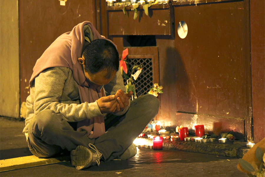 Paris attacks: Prayers, tears and candles