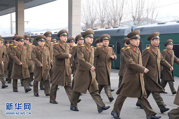 DPRK troupes arrive in China for performance