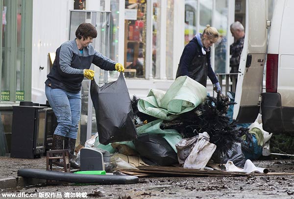 Storm Frank batters northern Britain, experts see costs rising