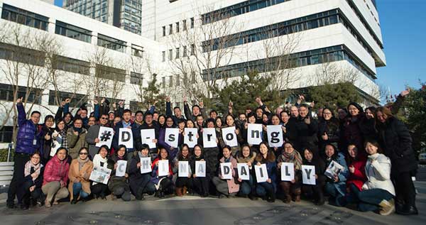 Thousands mourn death of US boy who wanted to be famous in China