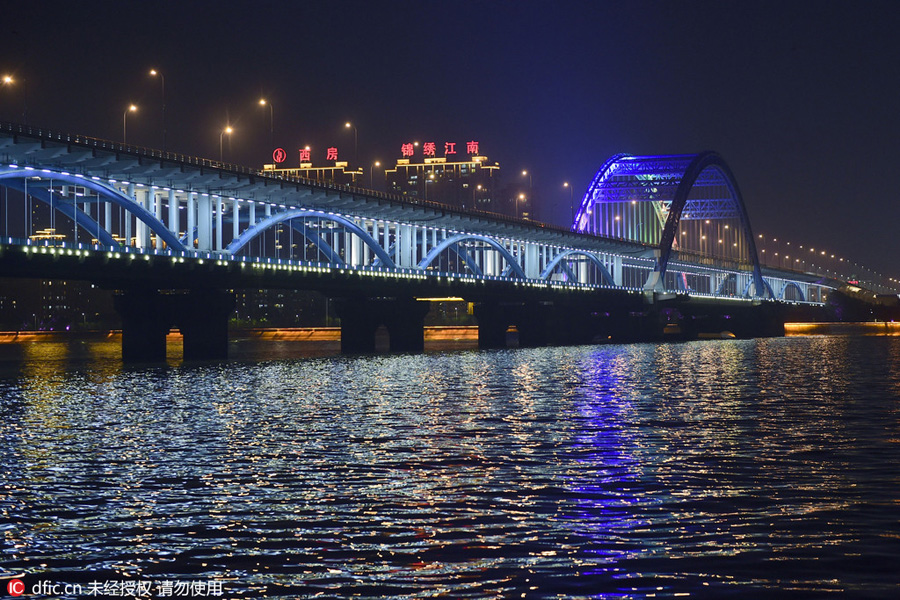 Qiantang River in Hangzhou lightened for G20 Summit